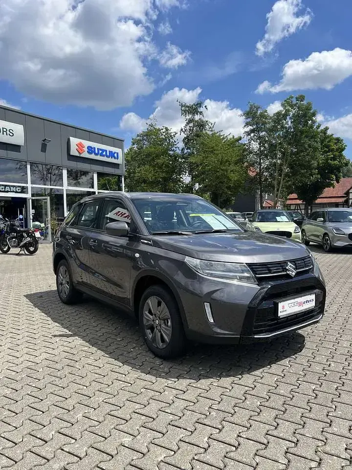 Neu Suzuki Vitara Club 110 PS (80 kW) 2026 Grau SUV