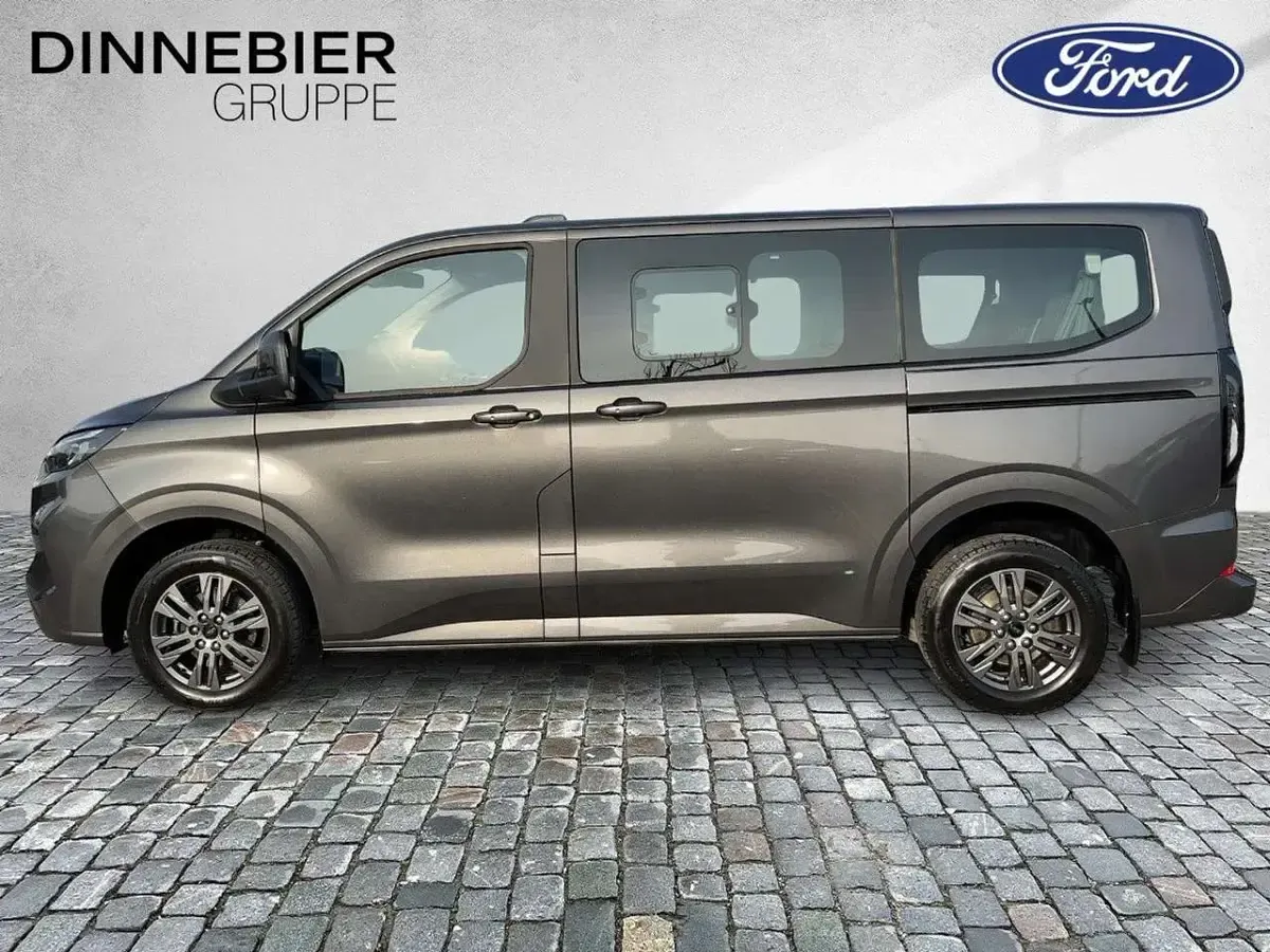 Gebraucht Ford Tourneo Titanium 150 PS (110 kW) 2024 Grau (metallic) Van / Kleinbus
