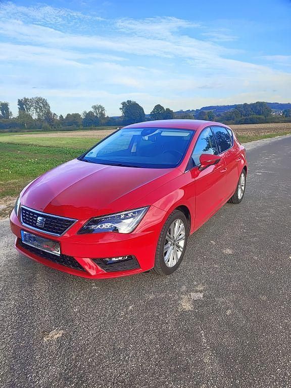Rot Gebraucht 2020 Seat Leon XCELLENCE Limousine | 15.900 € - Bild 1/4
