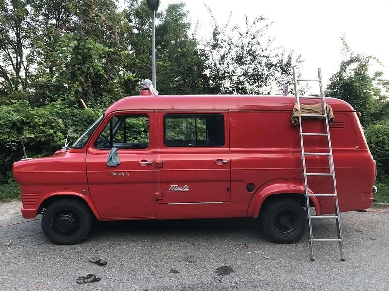 Second-hand Ford Transit 65 CP (47 kW) 1973 Roșu Van