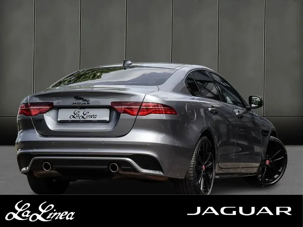Gebraucht Jaguar XE R-Dynamic 253 PS (186 kW) 2023 Eiger grey Limousine