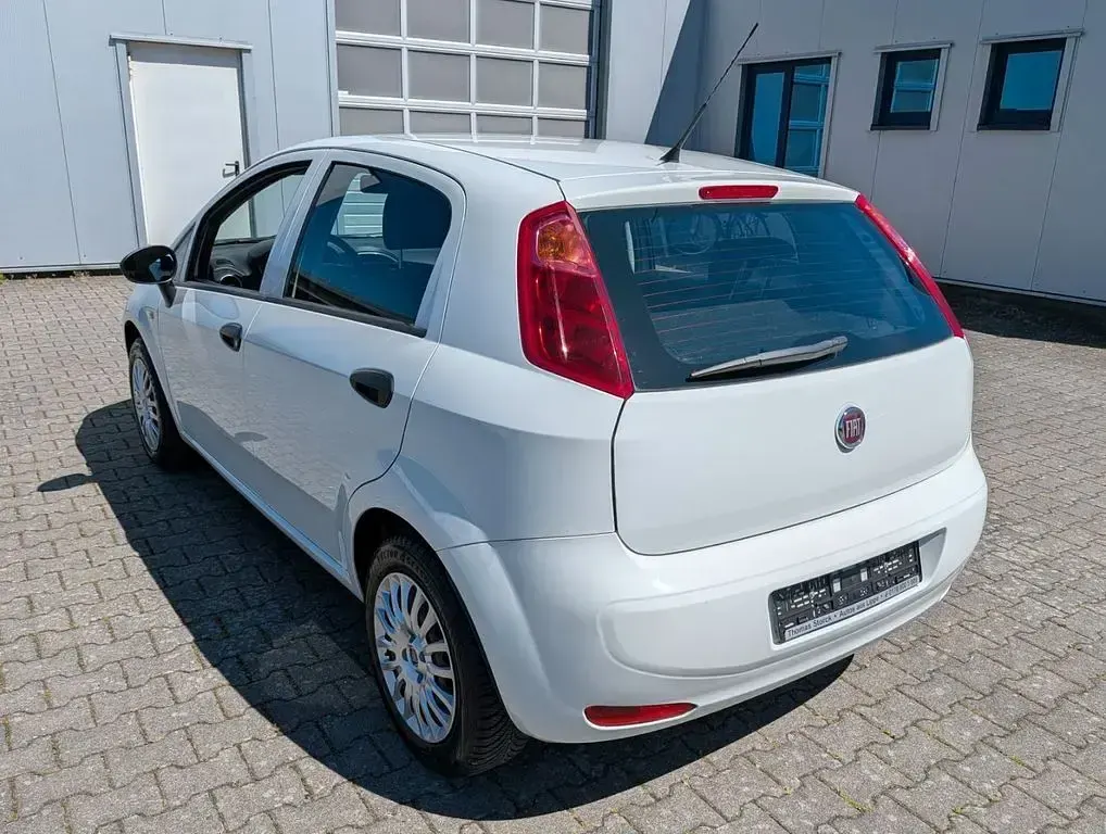 Gebraucht Fiat Punto 69 PS (50 kW) 2018 Weiß Kleinwagen