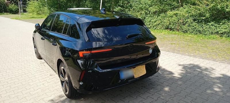 Gebraucht Opel Astra 131 PS (96 kW) 2024 Schwarz Limousine
