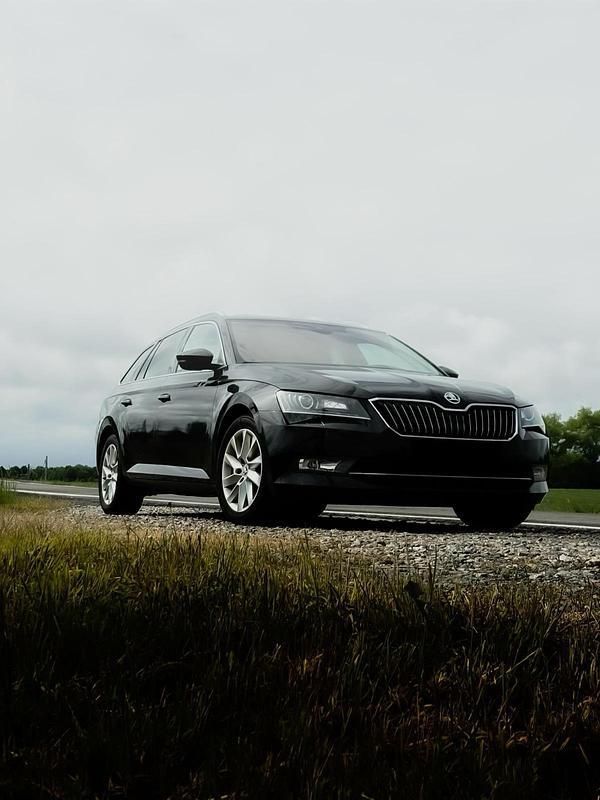 Schwarz Gebraucht 2015 Skoda Superb Kombi | 14.800 € (Fairer Preis) - Bild 1/2