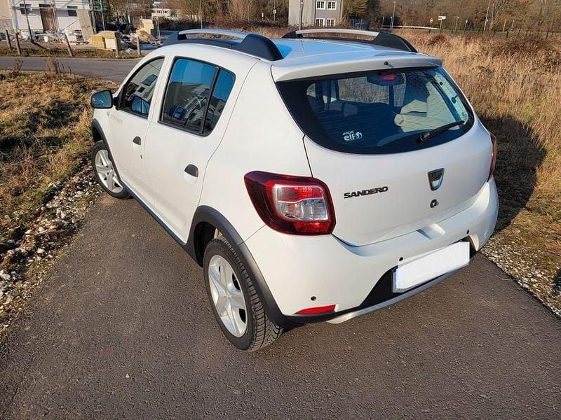 Gebraucht Dacia Sandero Stepway Ambiance 90 PS (66 kW) 2015 Weiß Limousine
