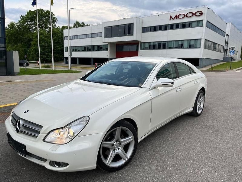 Weiß Gebraucht 2009 Mercedes CLS320 Limousine | 7.800 € (Guter Preis) - Bild 1/4