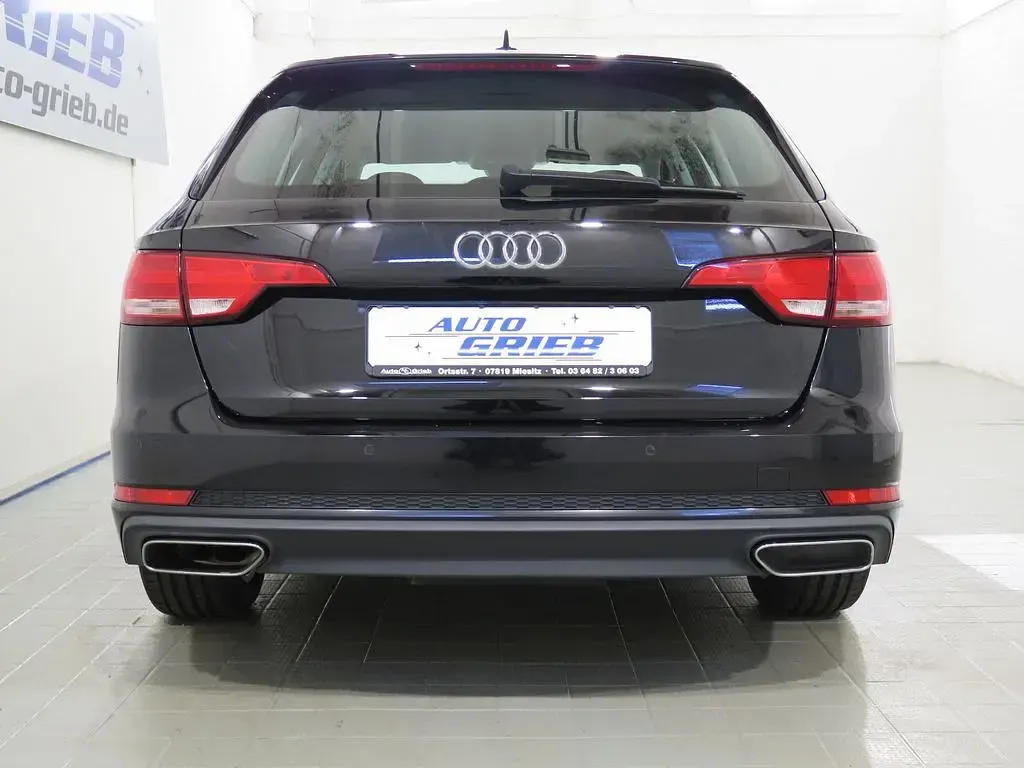 Używany Audi A4 Basis 190 KM (139 kW) 2019 Czarny Kombi