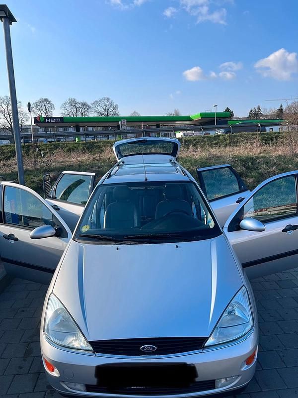 Second-hand Ford Focus 90 CP (66 kW) 2000 Argintiu Break
