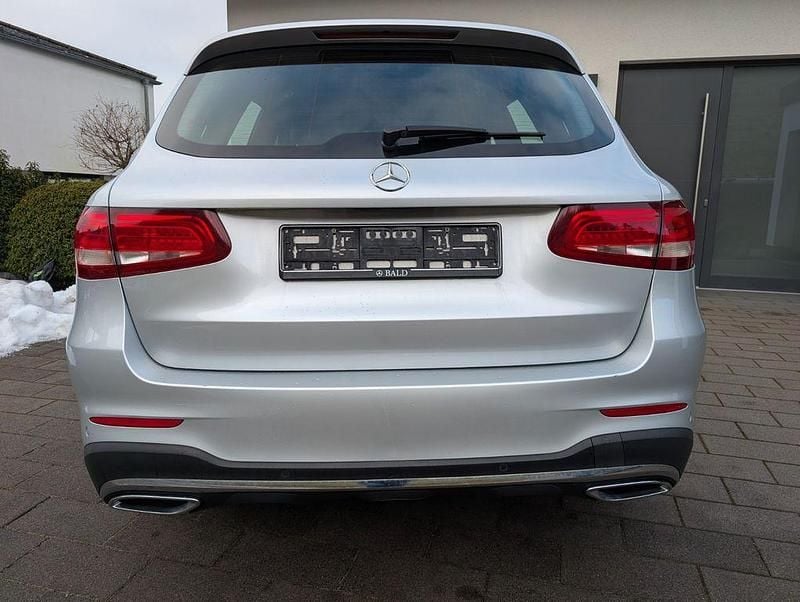 Silber Gebraucht 2015 Mercedes GLC250 AMG line SUV | 17.750 € (Guter Preis) - Bild 1/4