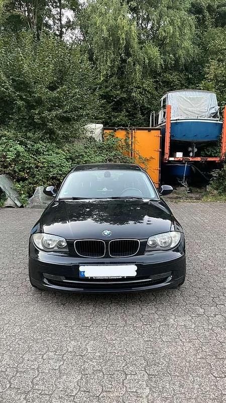 Gebraucht BMW 118 143 PS (105 kW) 2011 Schwarz Kleinwagen