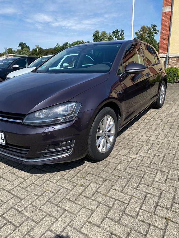 Gebraucht VW Golf VII LOUNGE 150 PS (110 kW) 2015 Limousine