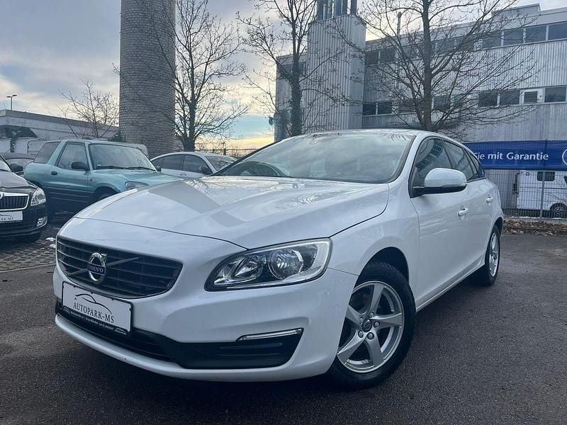 Weiß Gebraucht 2017 Volvo V60 Kinetic Kombi | 9.990 € (Guter Preis) - Bild 1/4