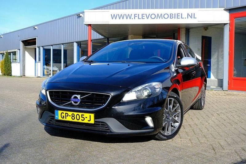 Gebraucht Volvo V40 Business Edition 120 PS (88 kW) 2015 Schwarz Limousine