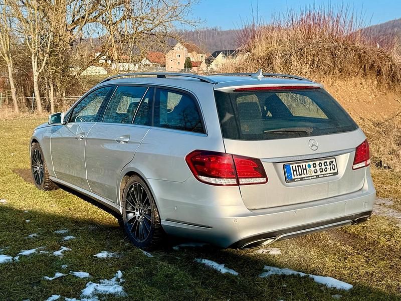 Gebraucht Mercedes E220 Avantgarde 170 PS (125 kW) 2015 Silber Kombi