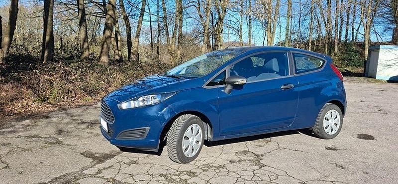 Gebraucht Ford Fiesta Ambiente 60 PS (44 kW) 2015 Blau Kleinwagen