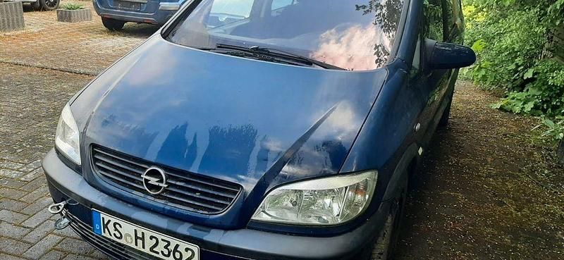 Blau Gebraucht 2001 Opel Zafira Edition Van / Kleinbus | 900 € (Superpreis) - Bild 1/2