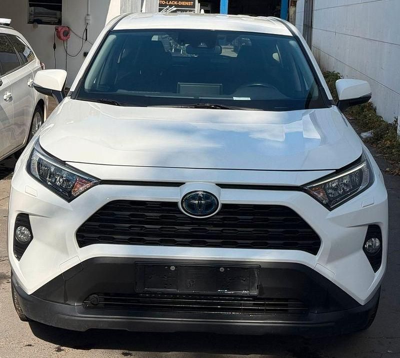 Silber Gebraucht 2019 Toyota RAV4 Hybrid Comfort SUV | 19.300 € (Etwas zu teuer) - Bild 1/4