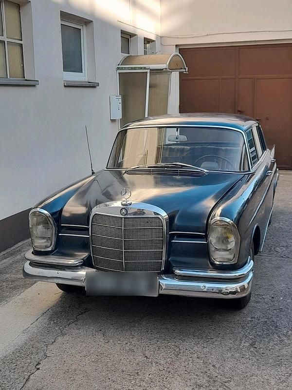 Blau Gebraucht 1965 Mercedes B220 Van / Kleinbus | 7.800 € - Bild 1/4