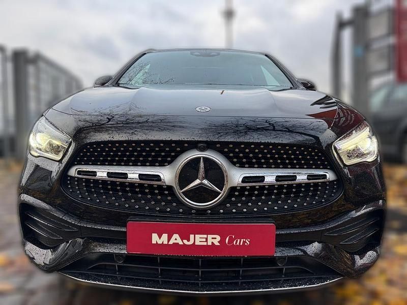 Schwarz metallic Gebraucht 2022 Mercedes GLA250 AMG line SUV | 41.850 € (Etwas zu teuer) - Bild 1/4