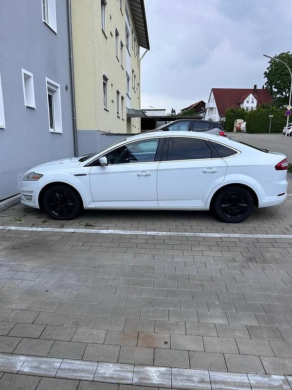Gebraucht Ford Mondeo Titanium 163 PS (119 kW) 2014 Weiß Limousine