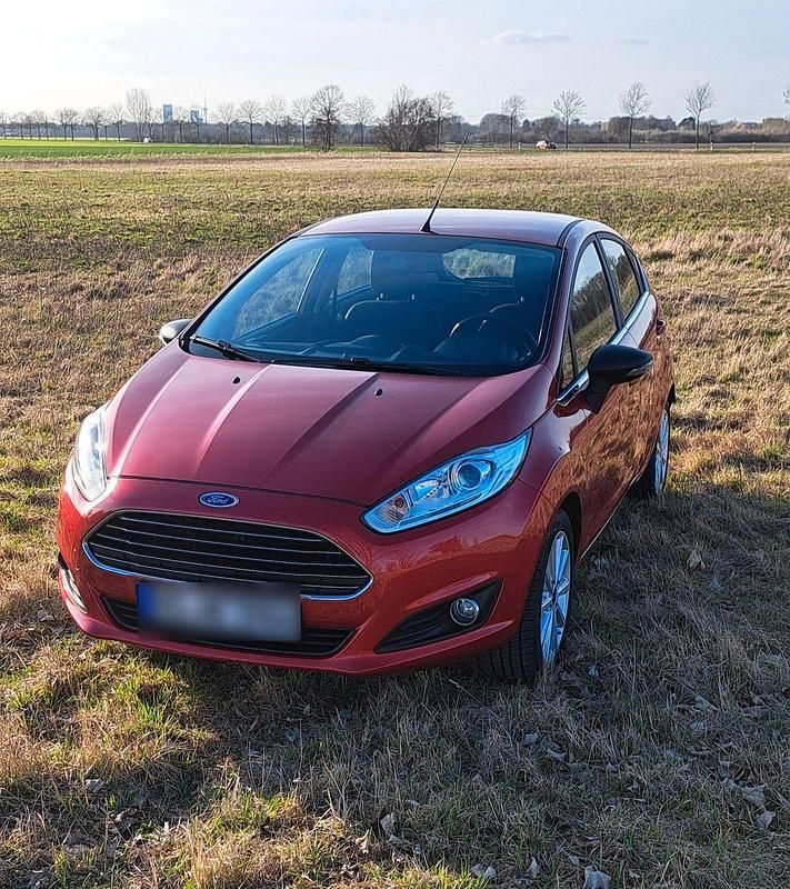 Gebraucht Ford Fiesta Titanium 82 PS (60 kW) 2017 Rot Kleinwagen