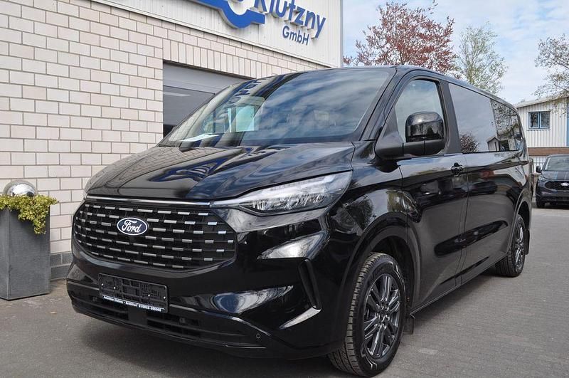 Second-hand Ford Tourneo Titanium 136 CP (100 kW) 2025 Negru Monovolum