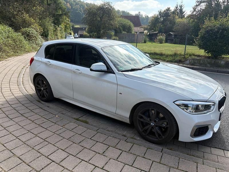 Weiß Gebraucht 2016 BMW M135 Performance Kleinwagen | 22.900 € (Guter Preis) - Bild 1/4