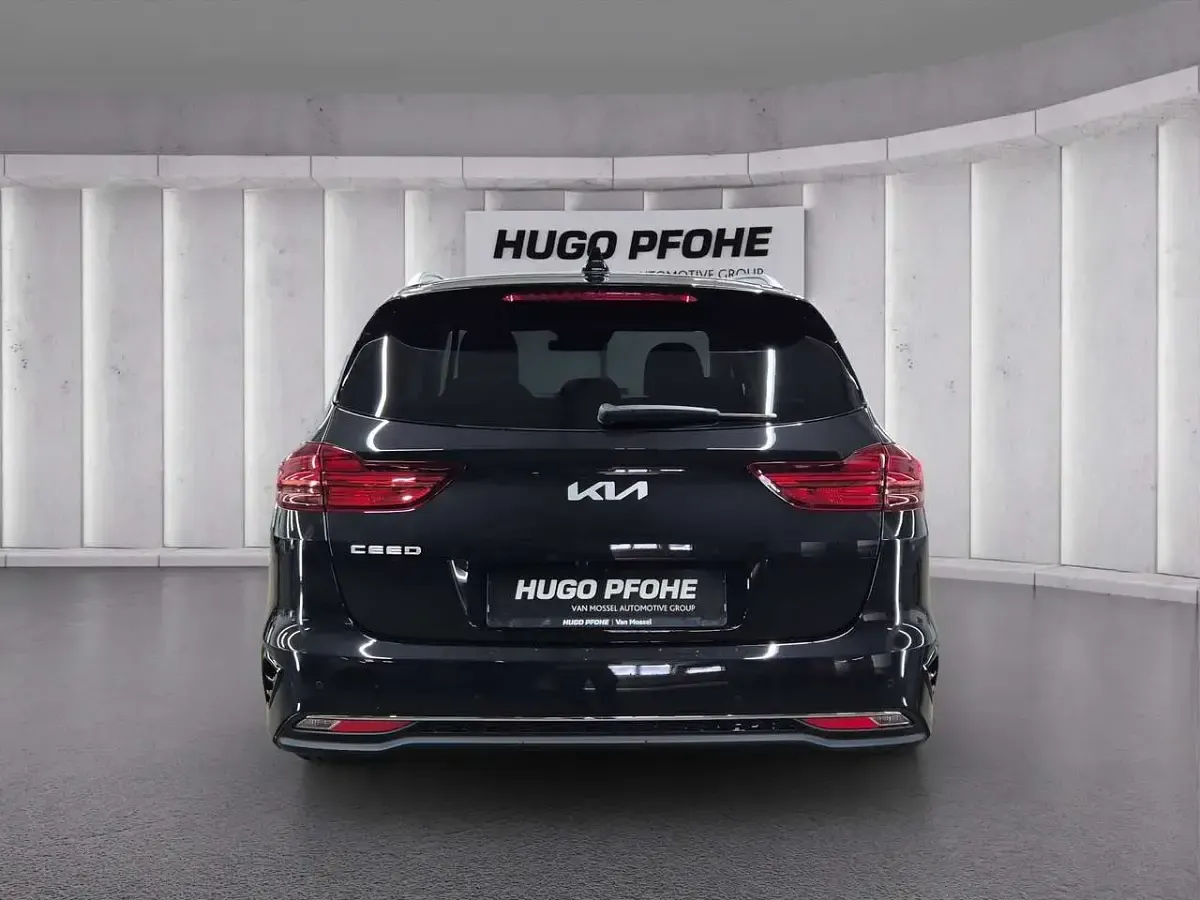 Neu Kia Ceed 101 PS (74 kW) 2025 Schwarz Kleinwagen