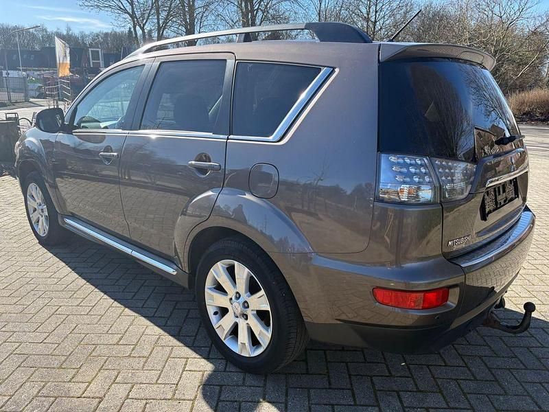 Gebraucht Mitsubishi Outlander Edition 147 PS (108 kW) 2012 Braun SUV