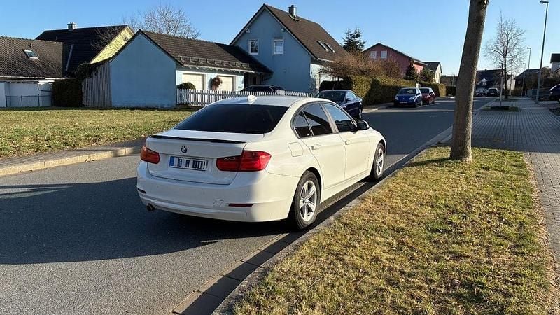Gebraucht BMW 316 116 PS (85 kW) 2014 Weiß Limousine