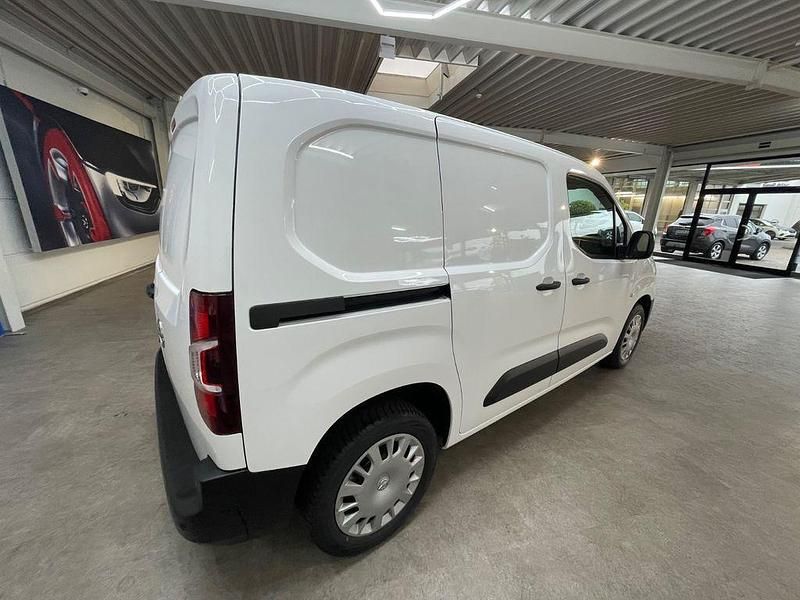 Gebraucht Opel Combo Edition 131 PS (96 kW) 2022 Weiß Van / Kleinbus