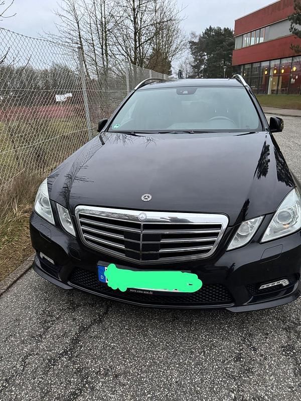 Schwarz Gebraucht 2011 Mercedes E350 AMG line Kombi | 6.300 € (Guter Preis) - Bild 1/2