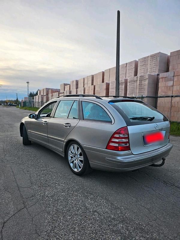 Gebraucht Mercedes C320 224 PS (164 kW) 2005 Beige Kombi
