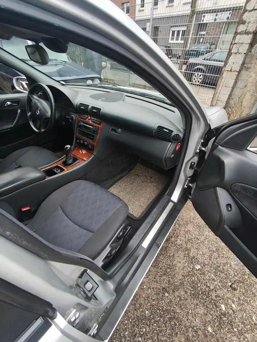 Gebraucht Mercedes 220 143 PS (105 kW) 2000 Silber Limousine