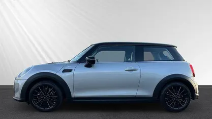 Silber Gebraucht 2024 Mini Cooper Essential Kleinwagen | 23.480 € (Fairer Preis)