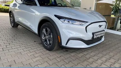 Space white Gebraucht 2023 Ford Mustang Mach-E SUV | 33.990 € (Guter Preis)