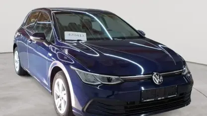 Gebraucht VW Golf VIII Life 116 PS (85 kW) 2022 Atlantic blue metallic Limousine
