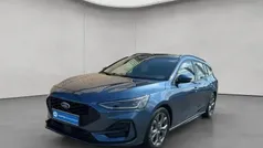 Chroma blau metallic Gebraucht 2024 Ford Focus ST-Line Kombi | 27.450 € (Fairer Preis)