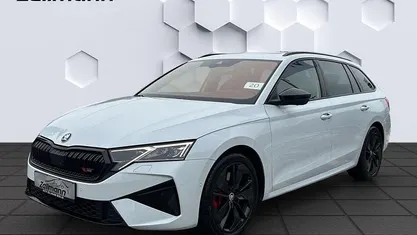Weiss Gebraucht 2024 Skoda Octavia RS Kombi | 41.530 € (Fairer Preis)