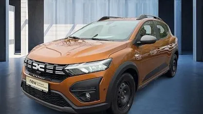 Second-hand Dacia Sandero Expression 101 CP (74 kW) 2023 Portocaliu Berlinǎ