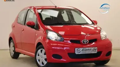 Gebraucht Toyota Aygo 68 PS (50 kW) 2009 Rot Kleinwagen