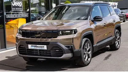Neu Jeep Compass 145 PS (106 kW) 2026 Gruen SUV