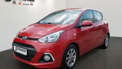 Gebraucht Hyundai i10 Edition 67 PS (49 kW) 2015 Rot Kleinwagen