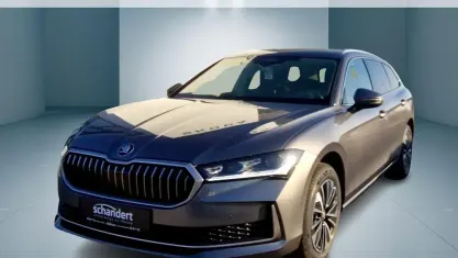 Neu Skoda Superb Selection 193 PS (141 kW) 2026 Graphitegrau metallic Kombi