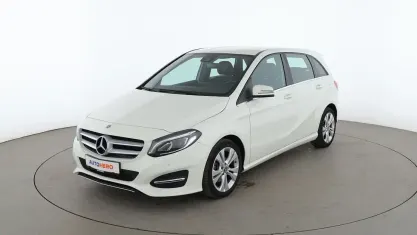 Gebraucht Mercedes B180 Urban 122 PS (89 kW) 2017 Weiß Kleinwagen