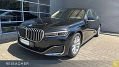 Saphirschwarz metallic Gebraucht 2020 BMW 730 Efficient Dynamics Limousine | 49.949 € (Fairer Preis)