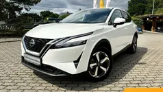 Pearl white/dach black (xdf) Gebraucht 2024 Nissan Qashqai N-Connecta SUV | 30.970 € (Fairer Preis)