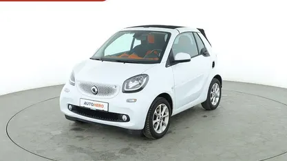 Weiß Gebraucht 2018 Smart ForTwo Cabrio Basis Cabrio | 13.160 € (Fairer Preis)