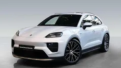 Grau Gebraucht 2025 Porsche Macan 4 Electric SUV | 89.590 € (Superpreis)