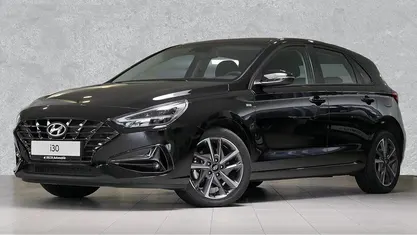 Abyss black / mic Gebraucht 2024 Hyundai i30 Trend Limousine | 22.480 € (Guter Preis)